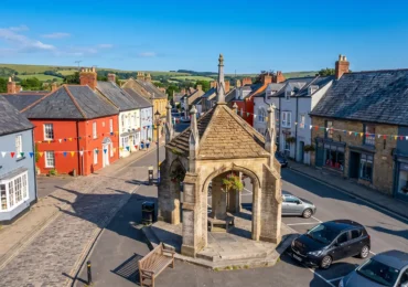 Moving to Beaminster: A Complete Guide for Home Movers